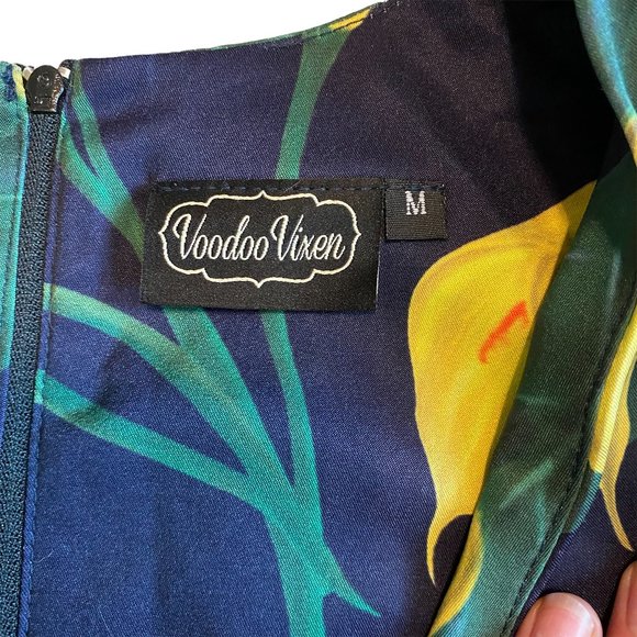 SOLD! Voodoo Vixen Flora Calla Lily Print Dress 40s Pinup Rockabilly Size Medium - Picture 8 of 9